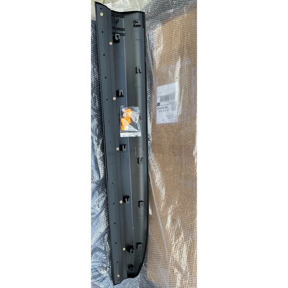 Lower Molding Garnish Front Right Door - Picture 4 of 9